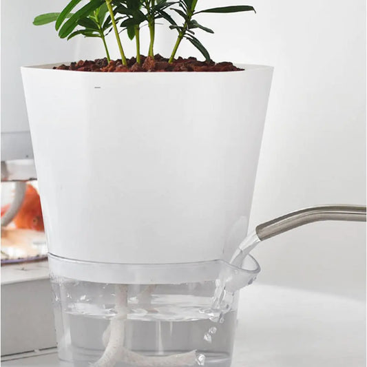 Automatic watering flower pot 